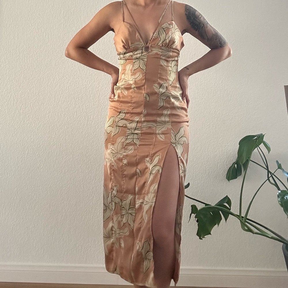 Urban Outfitters Peach Floral Midi Dress with Cream Lilies